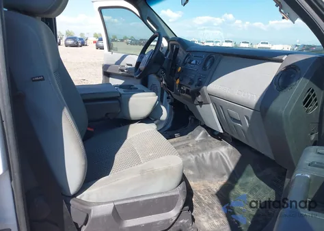 2015 Ford F-250 Xl z USA, uszkodzony, nr VIN 1FT7W2B6XFED41993